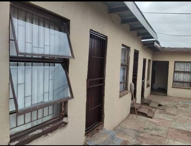 14 BEDROOM GUEST HOUSE FOR SALE IN THOHOYANDOU